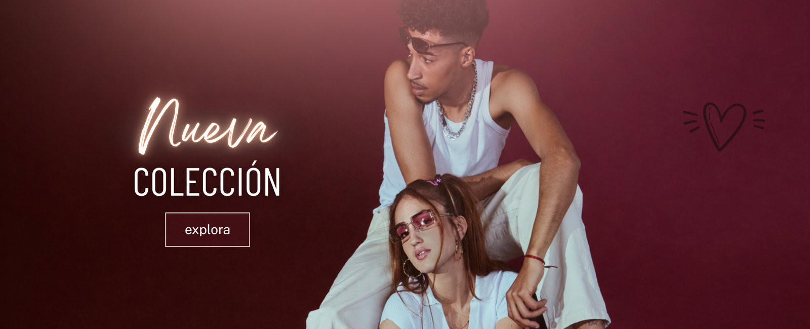 Modelos luciendo outfits de la nueva colección de Urban Mirage, inspirados en la cultura urbana y el streetwear contemporáneo. Imagen de Freepik.